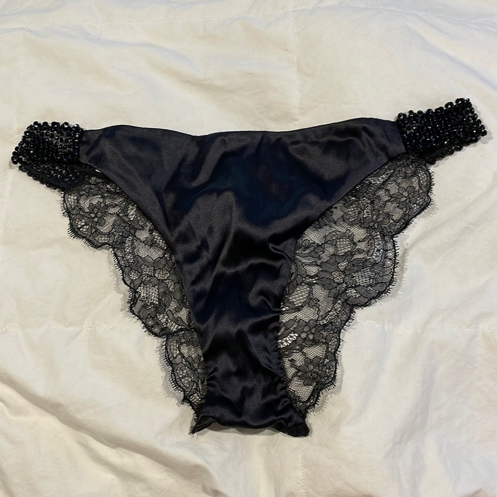 La Perla black Lace Brief, Size L. BNWT